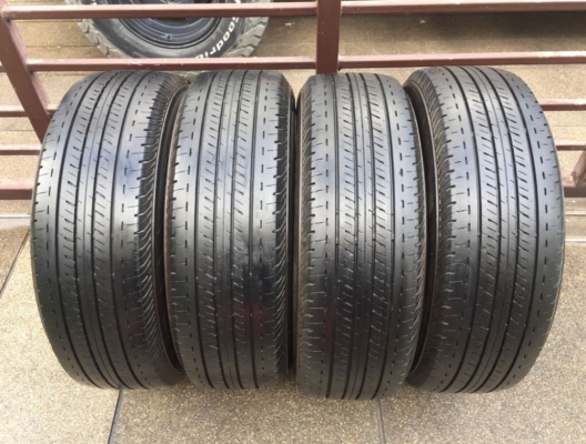 ยาง Bridgestone 215 65 16 กลางปี17 ดอกเต็ม ไม่มีปะ ใช้ยาว ราคาไม่แพง