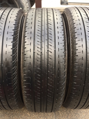 ยาง Bridgestone 215 65 16 กลางปี17 ดอกเต็ม ไม่มีปะ ใช้ยาว ราคาไม่แพง