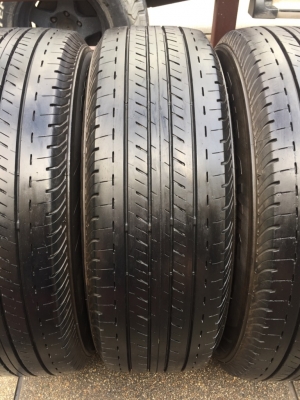 ยาง Bridgestone 215 65 16 กลางปี17 ดอกเต็ม ไม่มีปะ ใช้ยาว ราคาไม่แพง