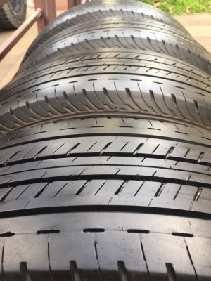 ยาง Bridgestone 215 65 16 กลางปี17 ดอกเต็ม ไม่มีปะ ใช้ยาว ราคาไม่แพง