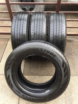 ยาง Bridgestone 215 65 16 กลางปี17 ดอกเต็ม ไม่มีปะ ใช้ยาว ราคาไม่แพง