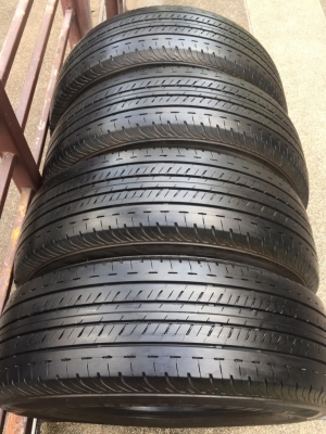 ยาง Bridgestone 215 65 16 กลางปี17 ดอกเต็ม ไม่มีปะ ใช้ยาว ราคาไม่แพง