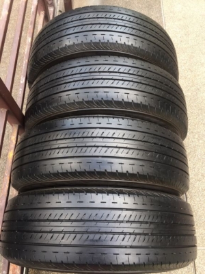 ยาง Bridgestone 215 65 16 กลางปี17 ดอกเต็ม ไม่มีปะ ใช้ยาว ราคาไม่แพง