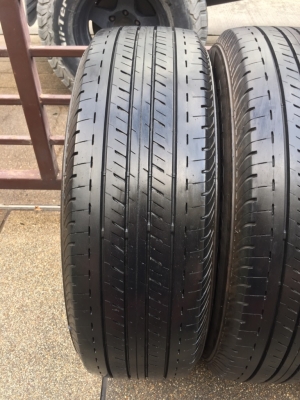 ยาง Bridgestone 215 65 16 กลางปี17 ดอกเต็ม ไม่มีปะ ใช้ยาว ราคาไม่แพง