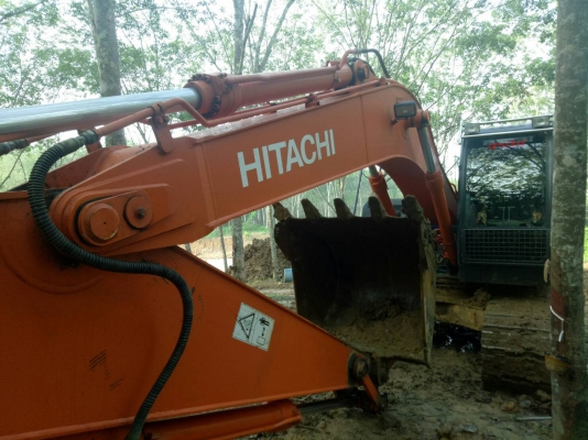 ขายรถแบคโฮ HITACHI ZX200-5G ใช้งาน 5 พันชั่วโมง สภาพนางฟ้า ขายรถแบคโฮ HITACHI ZX200-5G ใช้งาน 5 พันชั่วโมง สภาพนางฟ้า