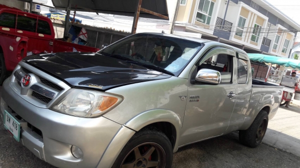 ขายฝากระโปรงใส่วีโก้ ราคา 5,000 บ.หรือแลกเปลี่ยนขอให้ตรงรุ่นตรงสี  สินค้าอยู่ดอนเมือง