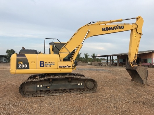KOMATSU PC200-8MO กล้องหลัง(6000 ชั่วโมง)PM7000 ขอรูปเพิ่มได้ครับ รถสวยพร้อมใช้งาน สนใจติดต่อ 081-4283210