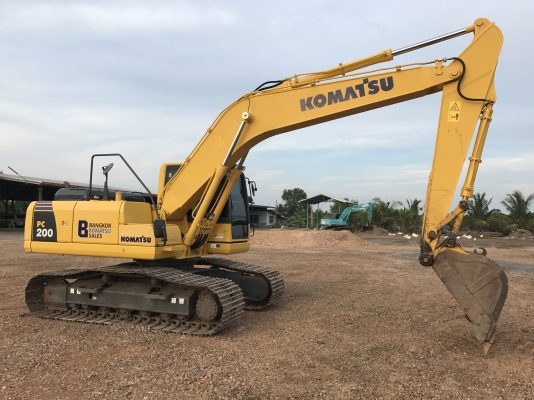KOMATSU PC200-8MO กล้องหลัง(6000 ชั่วโมง)PM7000 ขอรูปเพิ่มได้ครับ รถสวยพร้อมใช้งาน สนใจติดต่อ 081-4283210
