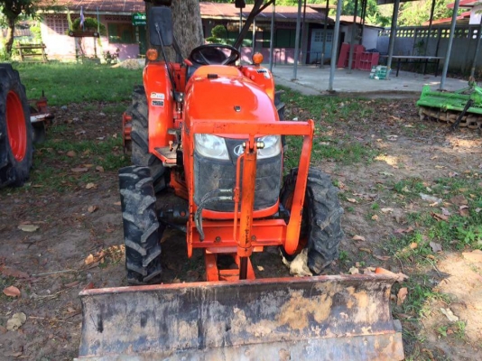 รถไถL3608 อุปกรณ์สามอย่าง