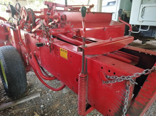 ขายเครื่องอัดฟาง แม็กซี่ 124 ป้ายเหลือง