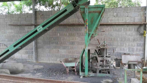 เครื่องปั้มอิฐบล้อก