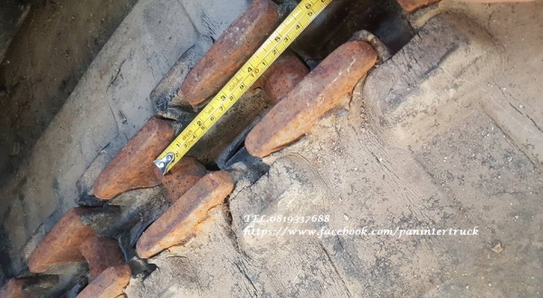 FROM JAPANขายถูกด่วนๆRUBBER TRACK แทรคยางเก่านอก* สามารถใส่กับรถขุดไซค์ 20,25,30,35/ ขนาด 350*42(ข้อห่าง) *10.8 /มีจำนวน 1เส้น /ราคาเพียง(เส้นละ :8,000 บาท)