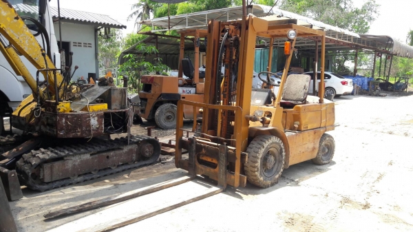 ขายรถยก MITSUBISHI รุ่น FD25 ยางล้อตัน เสา2ท่อน เชื้อเพลิง ดีเซล สภาพเดิมๆสินค้าเก่านอก ใช้งานได้ดี ขายตามสภาพ