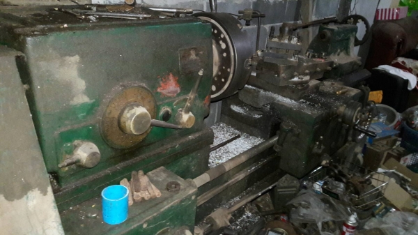 เครื่องกลึงหกฟุต รูเพลาสองนิ้ว กลึงเกลียวมิลนิ้วได้ เปลี่ยนเฟือง