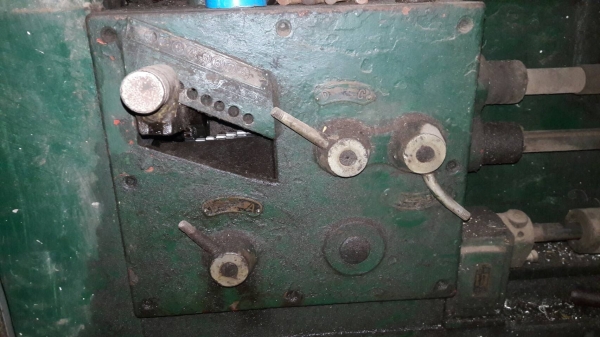 เครื่องกลึงหกฟุต รูเพลาสองนิ้ว กลึงเกลียวมิลนิ้วได้ เปลี่ยนเฟือง เครื่องกลึงหกฟุต รูเพลาสองนิ้ว กลึงเกลียวมิลนิ้วได้ เปลี่ยนเฟือง