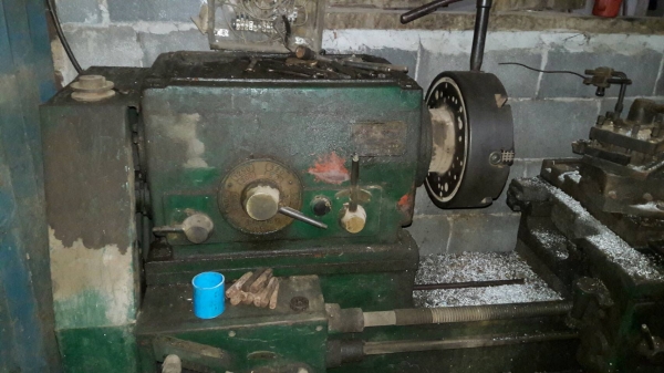 เครื่องกลึงหกฟุต รูเพลาสองนิ้ว กลึงเกลียวมิลนิ้วได้ เปลี่ยนเฟือง เครื่องกลึงหกฟุต รูเพลาสองนิ้ว กลึงเกลียวมิลนิ้วได้ เปลี่ยนเฟือง