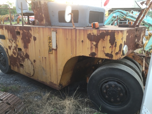 รถบดยาง 9ล้อ