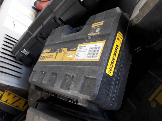 ขาย !! กล่องใส่สว่าน,แย็ก,สกัด..ของDEWALT.สภาพใหม่ๆ