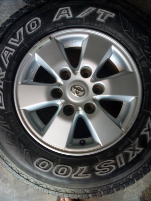 ล้อพีรันเนอร์15x7+225/75/15ปี1011มีร่องลอยตามการใช้งาน  ดอกยางมีตามรูป ชุด4500บ.โทร0879050181ส่งได้ทั่วไทย