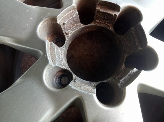 ล้อเดิมอีซูซุ16&times;7+ยาง265/70/16 มีร่องลอยตามการใช้งาน  ขายตามสภาพ ชุด2500บ.โทร0879050181จัดส่งได้ทั่วไทย