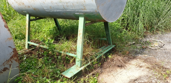 ถังน้ำพร้อมขา  ขนาด ยาว 2.45 เมตร  สูง 1.17เมตร  กว้าง 1.17 เมตร