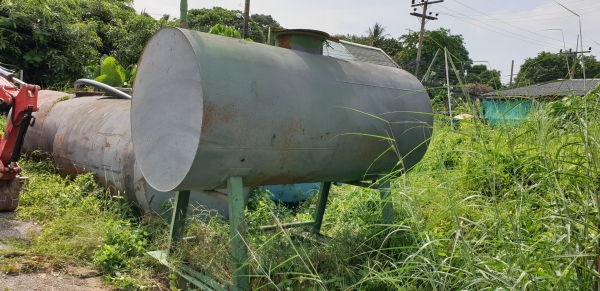 ถังน้ำพร้อมขา  ขนาด ยาว 2.45 เมตร  สูง 1.17เมตร  กว้าง 1.17 เมตร