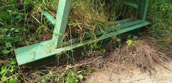 ถังน้ำพร้อมขา  ขนาด ยาว 2.45 เมตร  สูง 1.17เมตร  กว้าง 1.17 เมตร