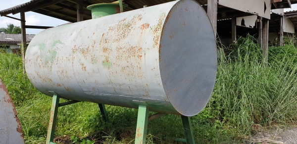 ถังน้ำพร้อมขา  ขนาด ยาว 2.45 เมตร  สูง 1.17เมตร  กว้าง 1.17 เมตร