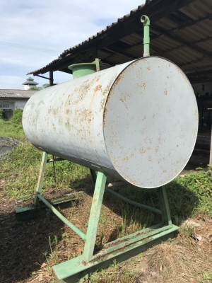 ถังน้ำพร้อมขา  ขนาด ยาว 2.45 เมตร  สูง 1.17เมตร  กว้าง 1.17 เมตร