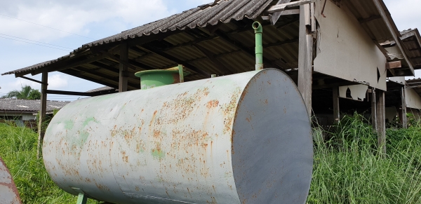 ถังน้ำพร้อมขา  ขนาด ยาว 2.45 เมตร  สูง 1.17เมตร  กว้าง 1.17 เมตร