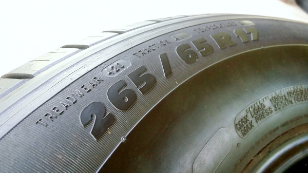 ล้อกระทะ 6รู ขอบ17 พร้อมยางมิชลิน 265 65R17 ปี13