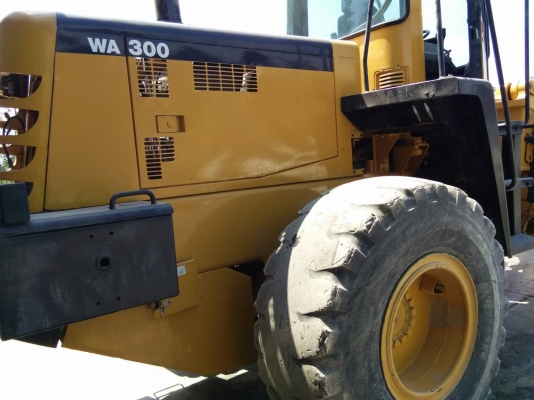 รถตักล้อยาง komatsu wa300