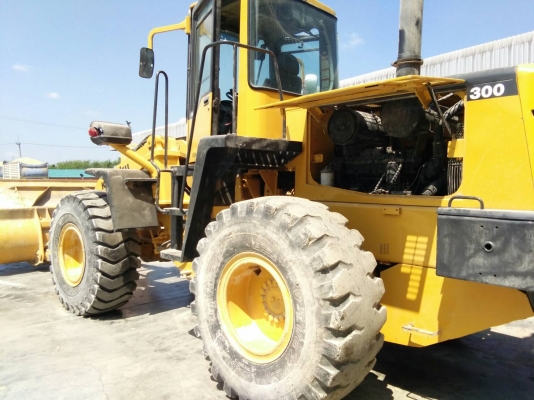 รถตักล้อยาง komatsu wa300