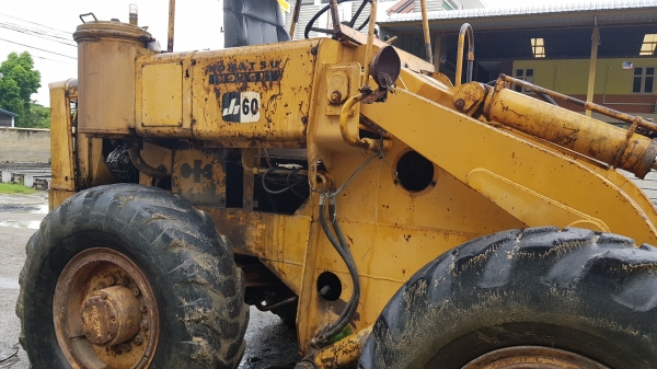 รถตักล้อยาง KOMATSU  รุ่น JH-60 ระบบเลี้ยวล้อหลัง เป็นรถ 2 เพลา
