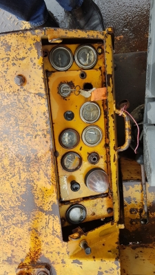 รถตักล้อยาง KOMATSU  รุ่น JH-60 ระบบเลี้ยวล้อหลัง เป็นรถ 2 เพลา