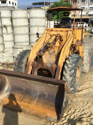 รถตักล้อยาง KOMATSU  รุ่น JH-60 ระบบเลี้ยวล้อหลัง เป็นรถ 2 เพลา