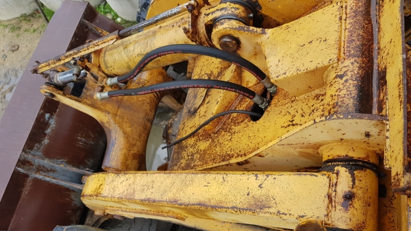 รถตักล้อยาง KOMATSU  รุ่น JH-60 ระบบเลี้ยวล้อหลัง เป็นรถ 2 เพลา