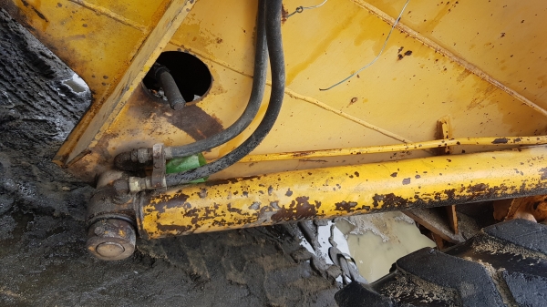 รถตักล้อยาง KOMATSU  รุ่น JH-60 ระบบเลี้ยวล้อหลัง เป็นรถ 2 เพลา