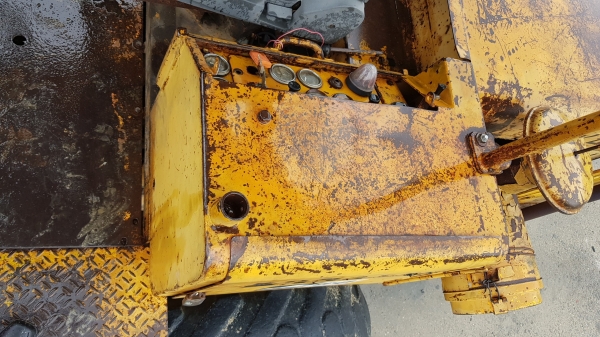 รถตักล้อยาง KOMATSU  รุ่น JH-60 ระบบเลี้ยวล้อหลัง เป็นรถ 2 เพลา