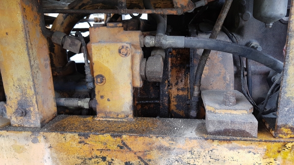 รถตักล้อยาง KOMATSU  รุ่น JH-60 ระบบเลี้ยวล้อหลัง เป็นรถ 2 เพลา