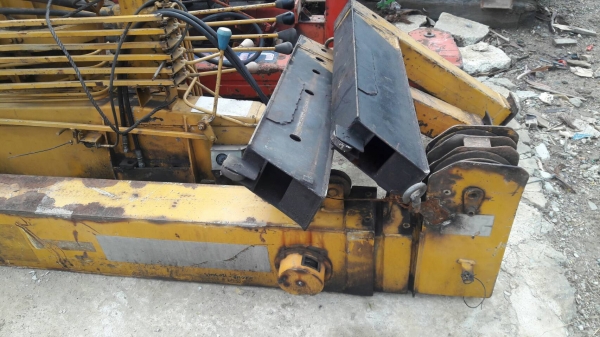 ขายเครนติดรถบรรทุก TRUCK MOUNTED CNANE PC 20 HB ขนาด2ตัน  3ปลอก2ชัก /ท้องแบน/ไม่มีตะขอ/มีปั๊ม สินค้าเก่านอก ขายตามสภาพ ขายถูก