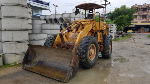 รถตักล้อยาง ยี่ห้อ CAT รุ่น 922 B ใช้งานแบบ 2 เพลา เลี้ยวล้อหลัง