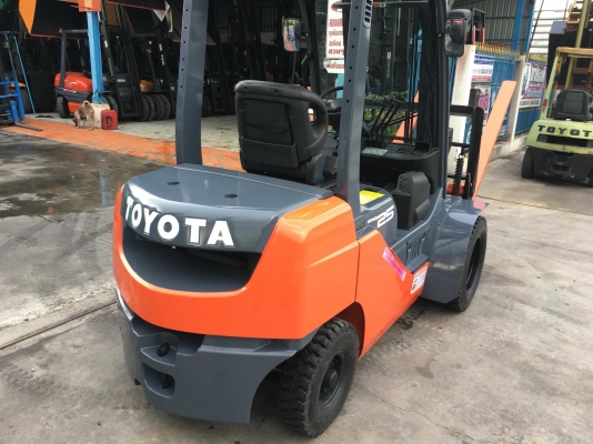 ขายรถตักยางพาราตักยางก้อนยางถ้วยตักขี้ยาง