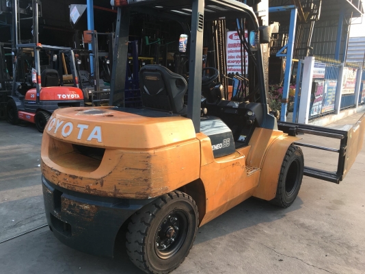 ขายรถหนีบก้อนอัดแบนสำหรับงานร้านขายของเก่าที่อัดก้อนแบน ขายรถหนีบก้อนอัดแบนสำหรับงานร้านขายของเก่าที่อัดก้อนแบน