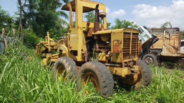 ขายตามสภาพ รถเกรด MITSUBISHI LG-2 รถจอดไว้นานแล้ว เอกสารใบซื้อขาย ราคาต่อรองได้ครับ