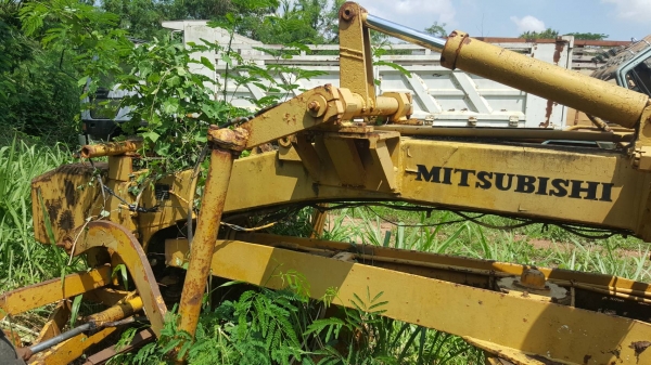 ขายตามสภาพ รถเกรด MITSUBISHI LG-2 รถจอดไว้นานแล้ว เอกสารใบซื้อขาย ราคาต่อรองได้ครับ