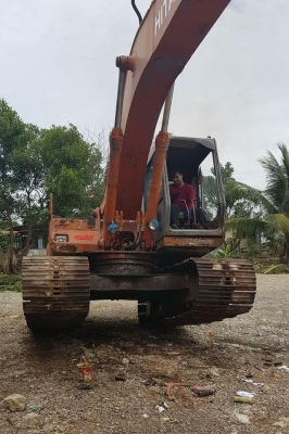 HITACHI EX200-1 Used Crawler Excavator With Original Pump Medium Condition For sale.