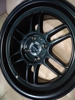 แม็กใหม่ขอบ 15 ราคา 7500 พร้อมยางไทยปี 18 ราคา 11700 บาท