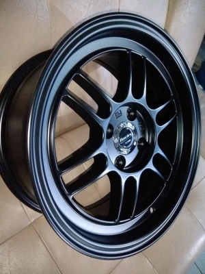 แม็กใหม่ขอบ 15 ราคา 7500 พร้อมยางไทยปี 18 ราคา 11700 บาท