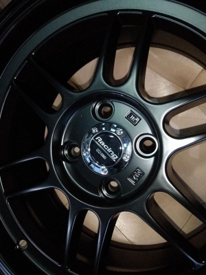 แม็กใหม่ขอบ 15 ราคา 7500 พร้อมยางไทยปี 18 ราคา 11700 บาท